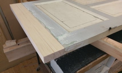 Förlängd spegeldörr